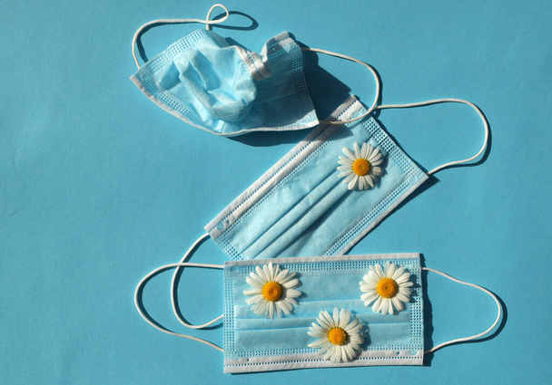 medical mask with chamomile flowers - 写真・画像