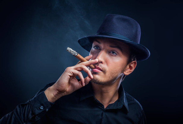 Gangster look. Handsome man with hat and cigar. - Fotoğraf, Görsel