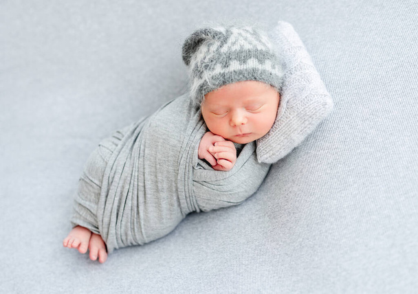 Cute newborn sleeping on tiny pillow - Valokuva, kuva