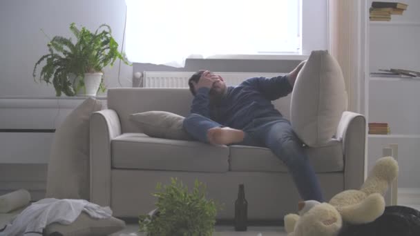 Drunk man messes in this room in 4k slowmotion video. - Materiał filmowy, wideo