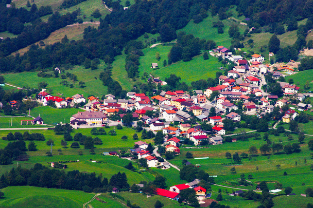 a hegység szlovéniai kisváros - Fotó, kép