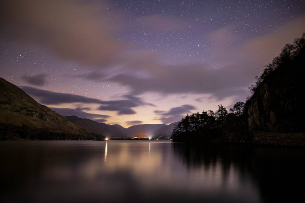 Μια συννεφιασμένη νύχτα στην περιοχή της λίμνης Ullswater - Φωτογραφία, εικόνα