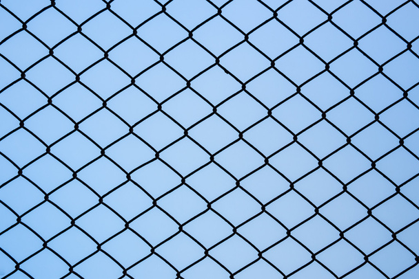Проволочный забор
 - Фото, изображение