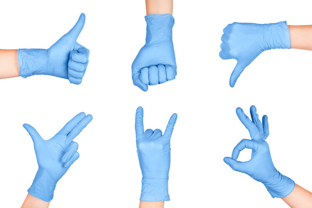 Handgesten in blauen Einweg-Latex-OP-Handschuhen isoliert auf weißem Hintergrund. Handzeichen gesetzt. - Foto, Bild