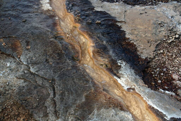 Hot Springs. L'area della valle di Haukadalur, dove si trovano varie caratteristiche geotermiche come piscine di fango, fumarole e geyser
. - Foto, immagini