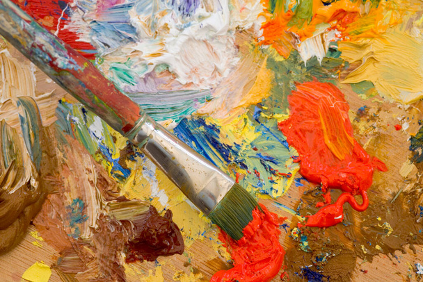Artistes peinture à l'huile et pinceau multicolore close up semi abstrait
 - Photo, image