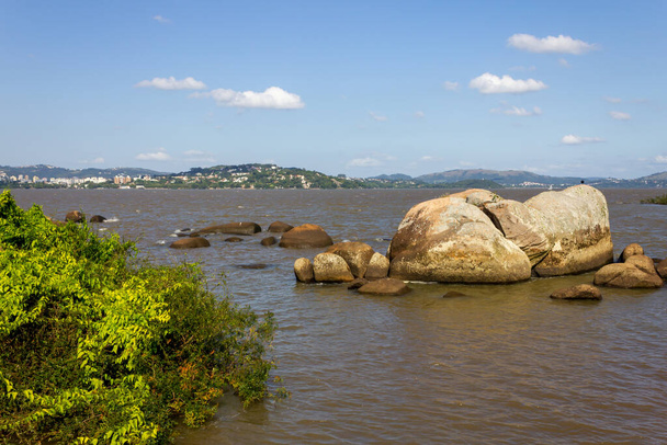 Ilha das Pedras Brancas Island and Guaba lake, Rio Grande do Sul,ブラジル - 写真・画像