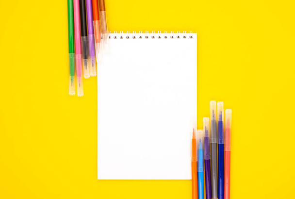 multi-colored markers with a white blank Notepad for online learning. back to school. new academic year. office stationery - 写真・画像