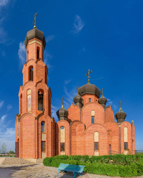 Εκκλησία του Αγίου Νικολάου στην Rybakovka, Οδησσό περιοχή, Ουκρανία, σε μια ηλιόλουστη μέρα του καλοκαιριού - Φωτογραφία, εικόνα