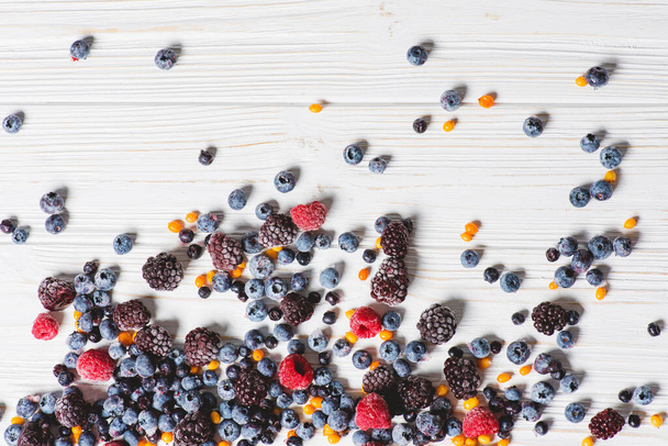 Close up of frozen mixed berries. - Zdjęcie, obraz