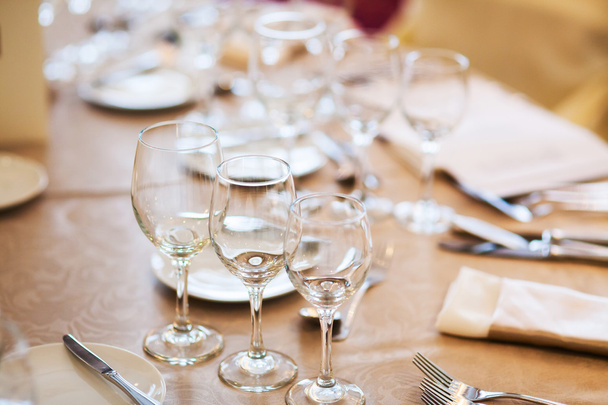 Aligned glasses on table - Foto, Imagem