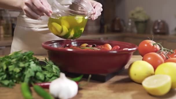 the cook makes vegetarian dish with hot broth and fresh vegetables onion - Filmagem, Vídeo