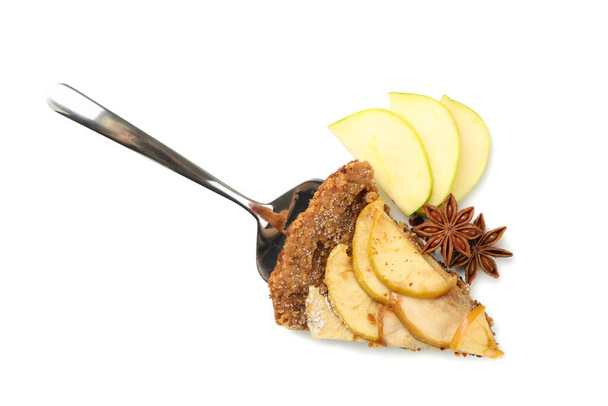 Pá com pedaço de torta de maçã saborosa isolada no fundo branco
 - Foto, Imagem