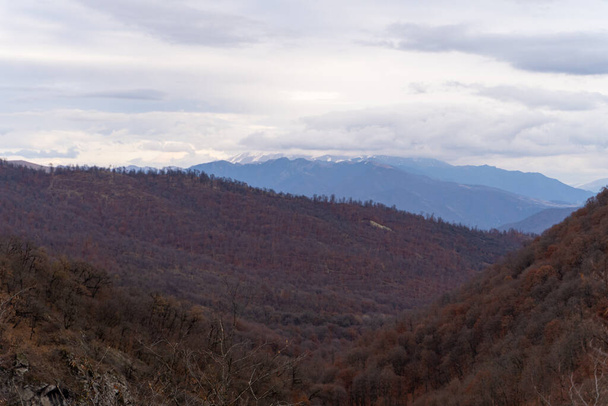 Αρμενία, φθινόπωρο, 2019: γαλήνια και γραφικά τοπία αρμενίων βράχων - Φωτογραφία, εικόνα