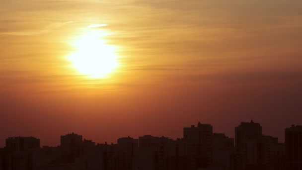 Timelapse zachód słońca nad miastem - Materiał filmowy, wideo