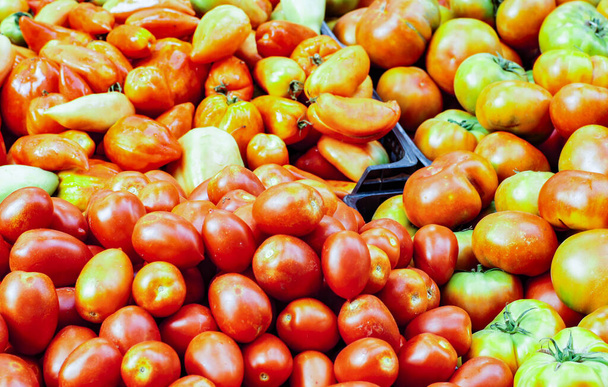 Blanes meyve ve sebze pazarında domates - Fotoğraf, Görsel