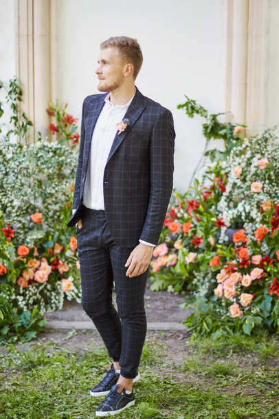 stylish happy groom is waiting for his bride - Foto, Imagem