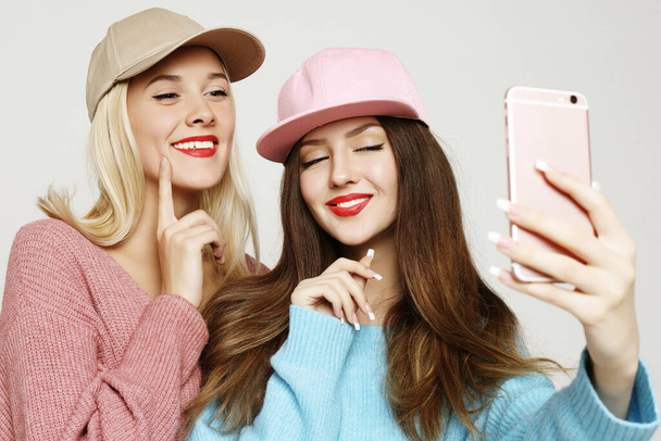 Two teenage girls friends in hipster outfit make selfie on smar - Fotoğraf, Görsel