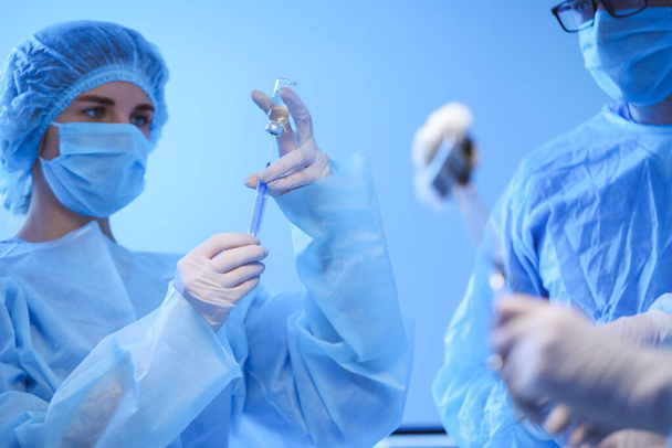 Операция пациента в современной больнице
 - Фото, изображение