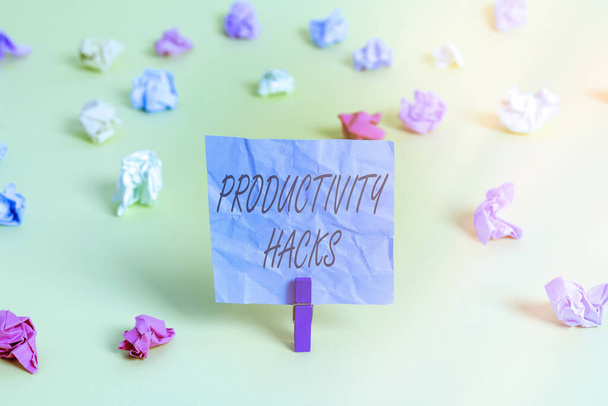 Текст почерка Productivity Hacks. Концепция смысл трюки, которые вы получите больше сделано в то же количество времени
. - Фото, изображение