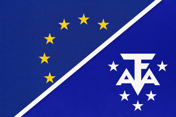 União Europeia ou UE e Ilhas Espalhadas no Oceano Índico Bandeira nacional da TAAF a partir de têxteis. Símbolo da associação do Conselho da Europa. Campeonato da Europa
 - Foto, Imagem