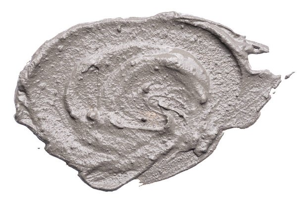 mancha de argila cinzenta sobre fundo branco com espaço para texto, vista superior
 - Foto, Imagem