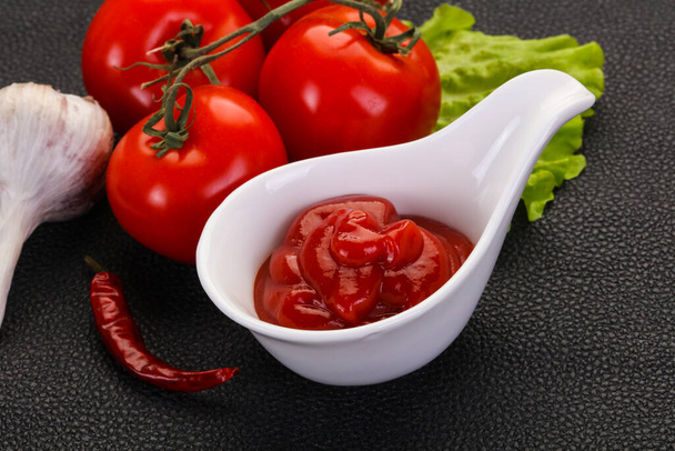 salsa de tomate ketchup servido pimienta y ajo - Foto, Imagen