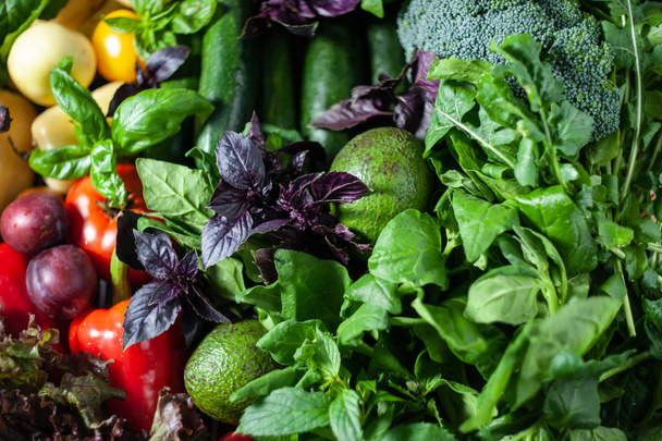 σετ βιταμινών για υγιεινό τρόπο ζωής, λαχανικά, βότανα και φρούτα - Φωτογραφία, εικόνα