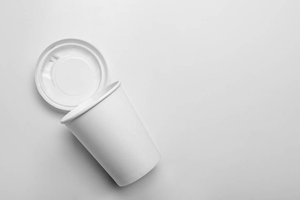 Takeaway coffee cup on white background - Фото, изображение