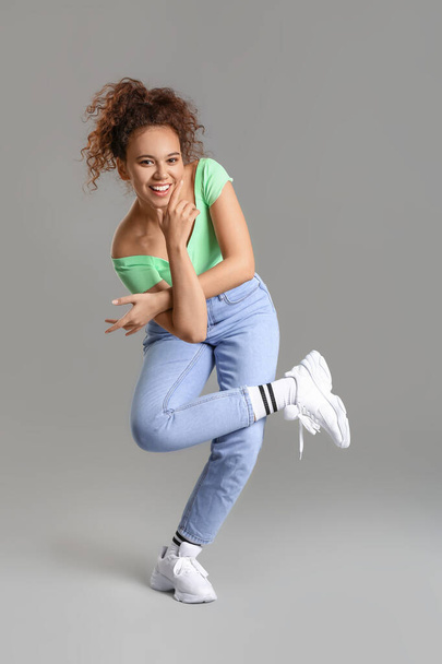 African-American hip-hop dancer on grey background - Foto, imagen