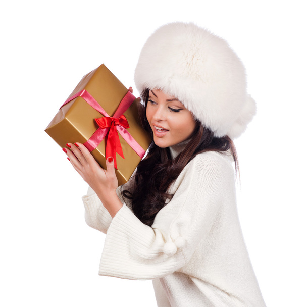 Fashion isolated woman portrait hold christmas gift. - Foto, immagini