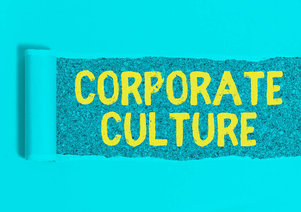 Handschriftliches Textschreiben Corporate Culture. Konzept bedeutet durchdringende Werte und Einstellungen, die ein Unternehmen charakterisieren. - Foto, Bild