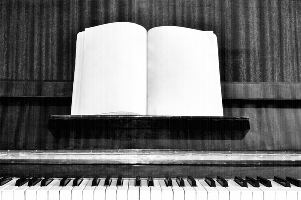 Old grunge piano keys with effect - Photo, Image