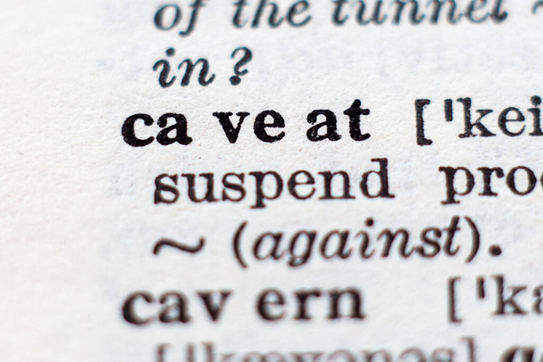 Definizione del dizionario di parola caveat, messa a fuoco selettiva. - Foto, immagini