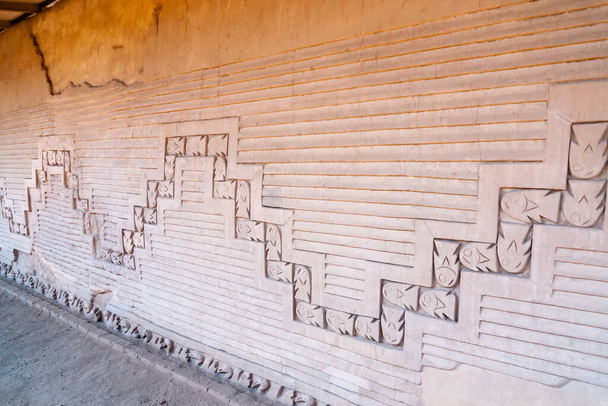 Архитектурные руины в археологической зоне Перу
 - Фото, изображение