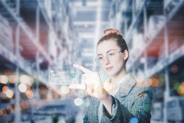 Futuristic Innovation Technology Intelligence Online Payment, Business Woman Χρήση Εικονικής Διεπαφής Πιστωτικής Κάρτας για Ηλεκτρονικό Εμπόριο Online Shopping. Μελλοντική Επιχειρηματική Επικοινωνία Πληρωμής Τραπεζική Μεταφορά - Φωτογραφία, εικόνα