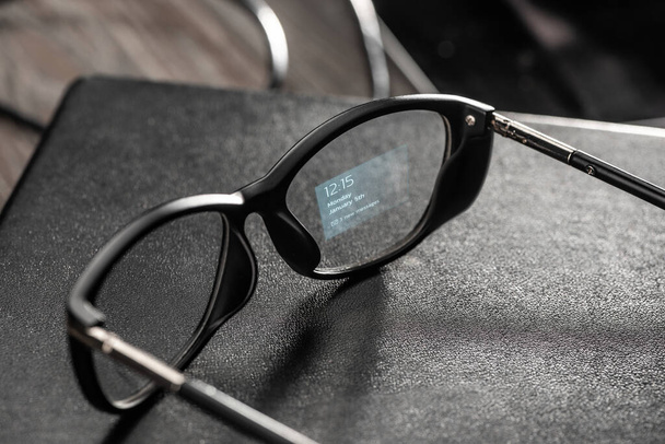 Time, date and notification center on smart glasses lens - Fotoğraf, Görsel