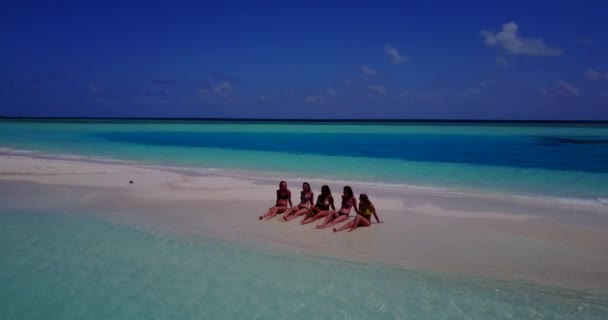 Viagens de luxo verão praia férias mulheres no paraíso areia branca Jamaica praia. Paisagem panorâmica bandeira. - Filmagem, Vídeo
