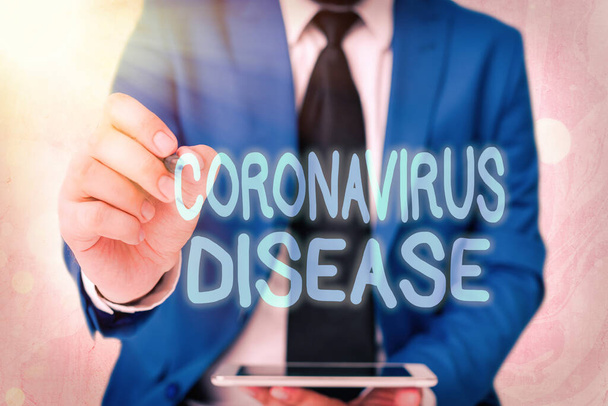 Wortschreibtext Coronavirus-Krankheit. Geschäftskonzept für die Definition als Krankheit, die durch ein neuartiges Virus SARSCoV2 verursacht wird. - Foto, Bild