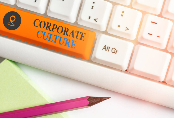 Kurumsal Kültür 'ün el yazısı. Bir şirketi tanımlayan yaygın değerler ve tutumlar anlamında kavram. - Fotoğraf, Görsel
