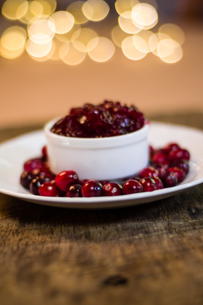 Bowl of cranberry sauce with cranberries - Foto, Imagem