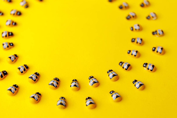Sfondo digitale neonato con api
. - Foto, immagini