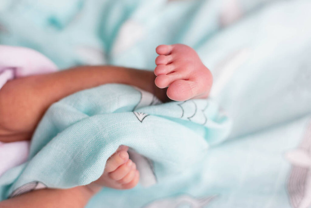 Closeup of newborn baby love - Zdjęcie, obraz