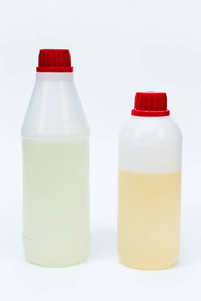 conjunto para criatividade resina epóxi e solvente em garrafas de plástico
 - Foto, Imagem