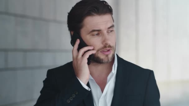 Businessman talking on phone at street. Employee checking time on wristwatch - Filmagem, Vídeo