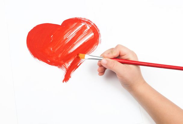 Akvarel srdce a dítě ruku s štětec - Fotografie, Obrázek