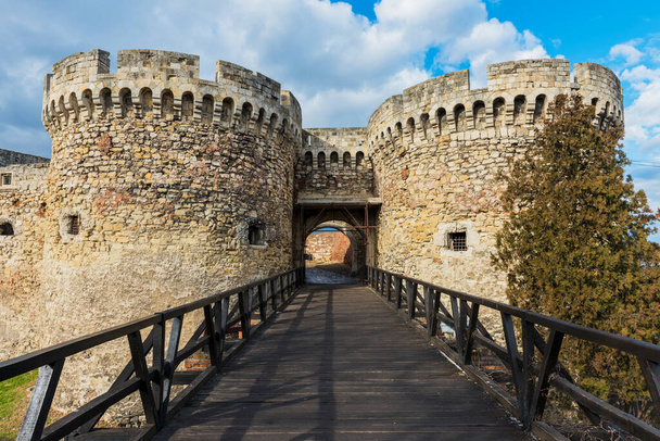 Fortaleza de Belgrado e Parque Kalemegdan. Belgrado, Sérvia
 - Foto, Imagem