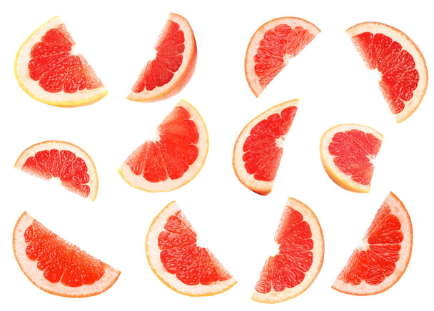 Slices of juicy grapefruit on white background - Foto, afbeelding