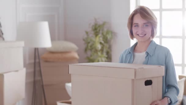 Excited Young Couple Unpacking Things, Opening Box And putting - Imágenes, Vídeo
