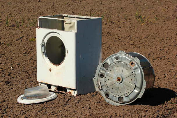 Старий каркас пральної машини з барабаном з нержавіючої сталі
 - Фото, зображення